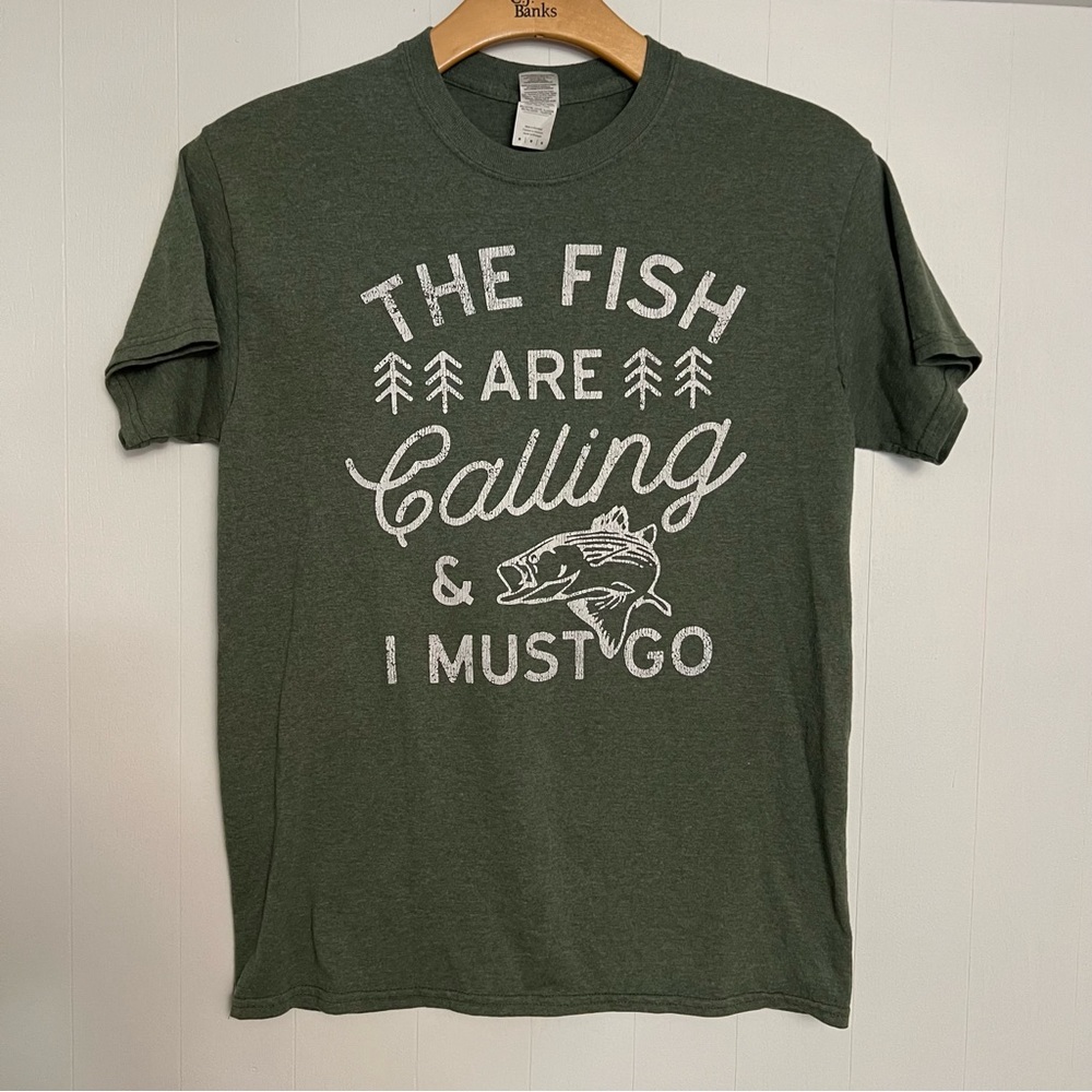 Gildan T-shirt with Fishing Logo Size M